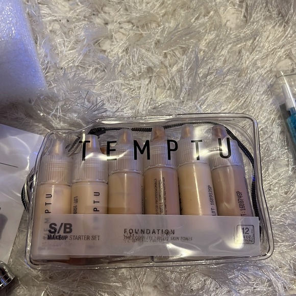 Pro Plus Complete Airbrush Kit
$425.00
($675.00 Value) Excellent for makeup. - Picture 8 of 11